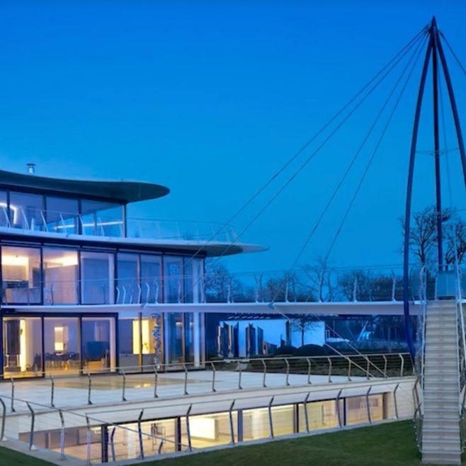 PRAŽSKÉ PALÁCE ČESKÝCH MILIARDÁŘŮ Jak bydlí nejbohatší Češi? Kde v Praze najdete jejich pohádková sídla? Koukněte na...